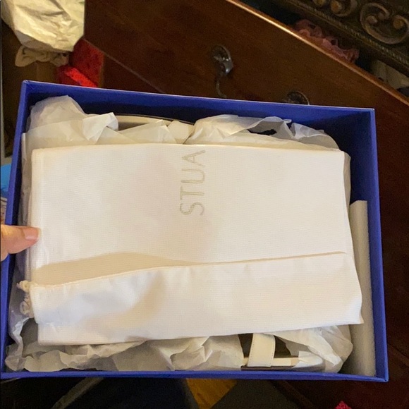 Stuart Weitzman - Picture 2 of 5